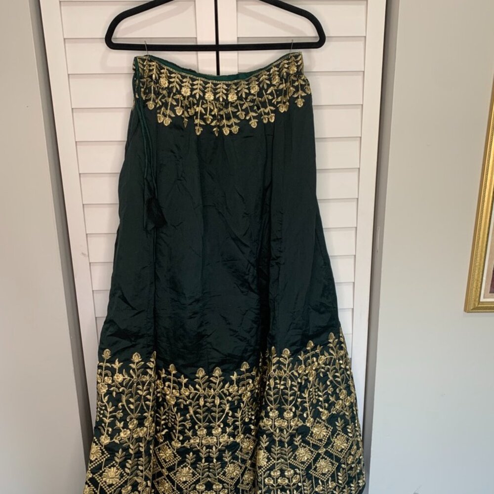 NWT - House of Indya Green Sequin Thread Embroidered Silk Lehenga Set - Size L - Picture 11 of 16
